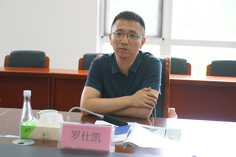 長順縣委副書記、縣長羅仕凱一行到公司考察